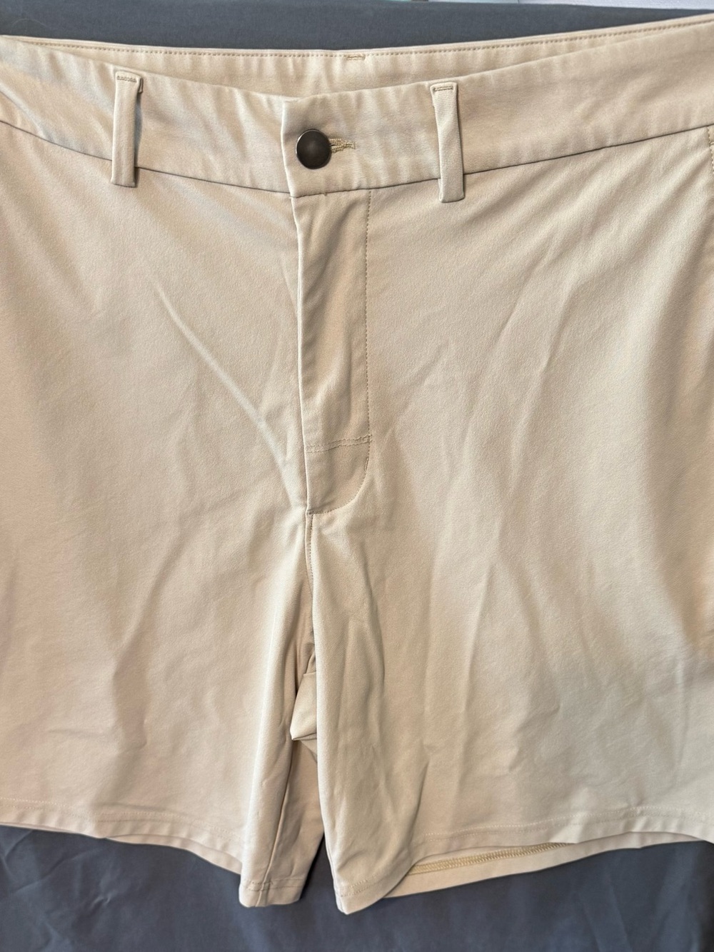 Old Navy Active Men's Flat-Front Shorts in Light Beige